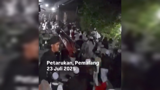 Suasana mencekam bentrokan di Pemalang. [Tangkapan layar x]